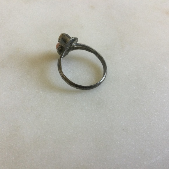 Native American Petite Mother of Pearl Ring - Picture 4 of 4